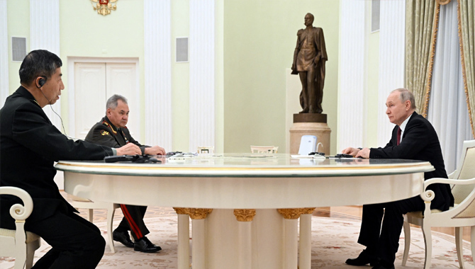 పుతిన్ తో భేటీ అయిన చైనా రక్షణ మంత్రి