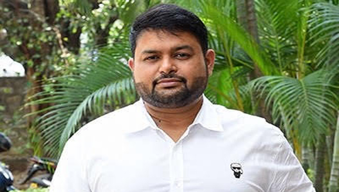 థ‌మ‌న్ ముందు రెండు భారీ ఛాలెంజ్‌లు