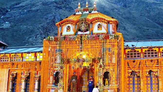 తెరుచుకున్న బద్రీనాథ్ ఆలయం