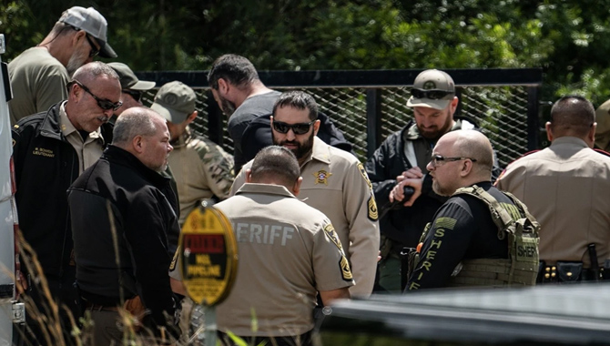 అమెరికాలో మళ్లీ కాల్పుల మోత