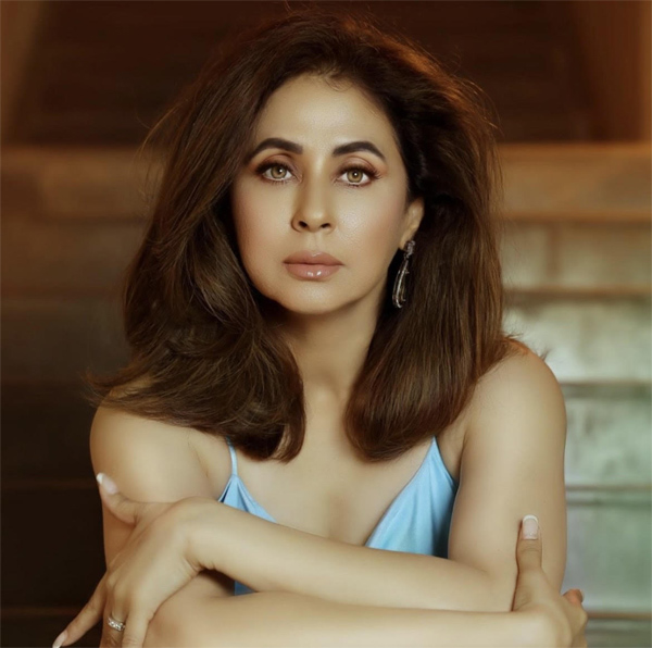 స్కై బ్లూ కలర్ డ్రెస్ లో ఊర్మిళ