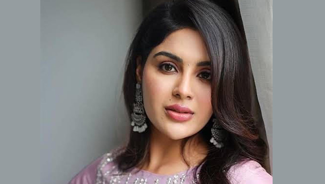 క్రేజీ ఆఫ‌ర్ కొట్టేసిన సంయుక్త‌