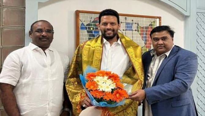 మహాసభలకు టి.జి. భరత్ ను ఆహ్వానించిన రవి పొట్లూరి