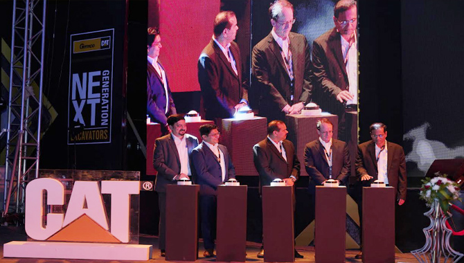 క్యాటర్‌పిల్లర్ హైదరాబాదులో తన కస్టమర్ల సమావేశములో భారీ హైడ్రాలిక్ ఎక్స్‌కవేటర్ల అత్యాధునిక శ్రేణిని ప్రదర్శించి చూపింది