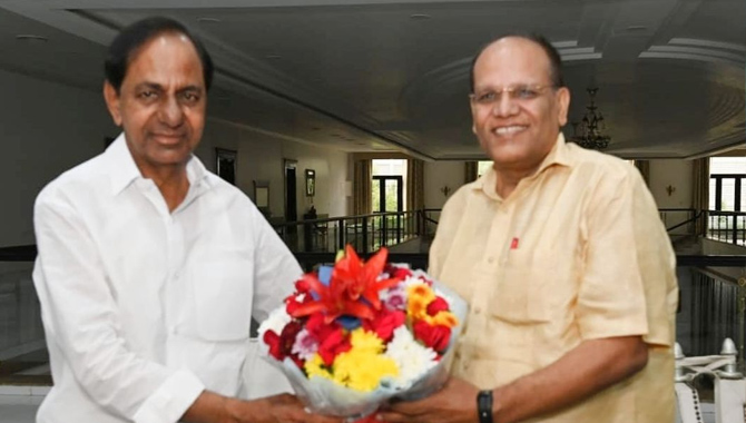 తెలంగాణా సీఎం కేసీఆర్ ప్రధాన సలహాదారుడిగా సోమేష్ కుమార్