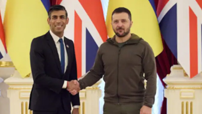 బ్రిటన్ ప్రధాని రిషి సునాక్ తో జెలెన్స్కీ భేటీ! బ్రిటన్ ప్రధాని రిషి సునాక్ తో జెలెన్స్కీ భేటీ!