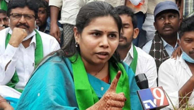 మాజీ మంత్రి భూమా అఖిలప్రియ దంపతులకు రిమాండ్