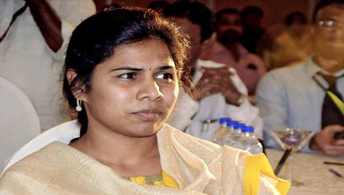 మాజీ మంత్రి భూమా అఖిలప్రియ అరెస్ట్