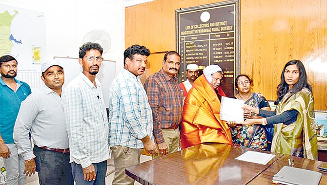 బలగం మొగిలయ్యకు దళితబంధు