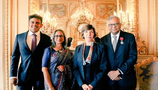 టాటా గ్రూప్ చైర్మన్ కు అత్యున్నత పురస్కారం