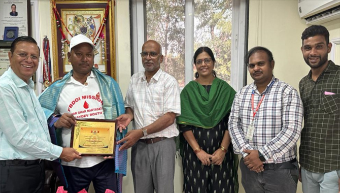 రక్తదానంపై అవగాహన కోసం భారతదేశం అంతటా సైక్లింగ్ చేస్తున్న జోయ్‌దేబ్ రౌత్ ఈరోజు హైదరాబాద్ తలసేమియా సికిల్ సెల్ సొసైటీని సందర్శించారు