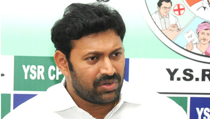 ఆసుపత్రిలో చేరిన ఎంపీ అవినాష్ రెడ్డి