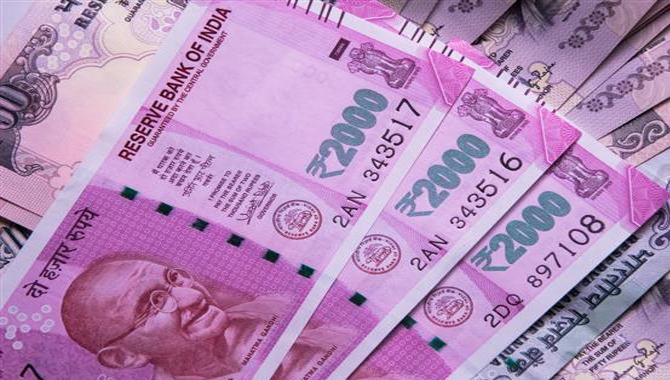 2 వేల నోట్ల పై… ఆర్ బీఐ కీలక నిర్ణయం 2 వేల నోట్ల పై… ఆర్ బీఐ కీలక నిర్ణయం