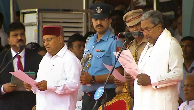 కర్ణాటక నూతన ముఖ్యమంత్రిగా సిద్ధరామయ్య ప్రమాణ స్వీకారం