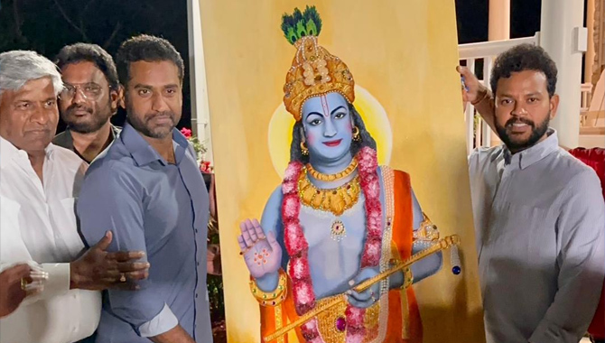 వాషింగ్టన్‌ డీసీలో ఎన్టీఆర్‌ చిత్రపటం వేలం… 4000 డాలర్లకు కొన్న వంశీకోట