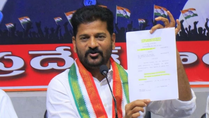 111 జీవో నిర్ణయం వెనుక … రూ. లక్షల కోట్ల కుంభకోణం : రేవంత్ రెడ్డి 111 జీవో నిర్ణయం వెనుక … రూ. లక్షల కోట్ల కుంభకోణం : రేవంత్ రెడ్డి