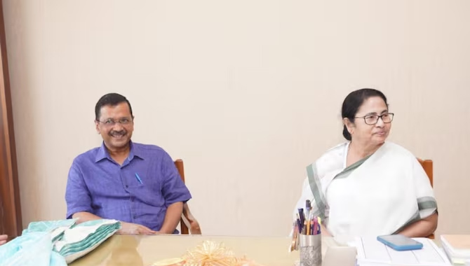 మమత బెనర్జీతో అరవింద్ కేజ్రీవాల్ భేటీ