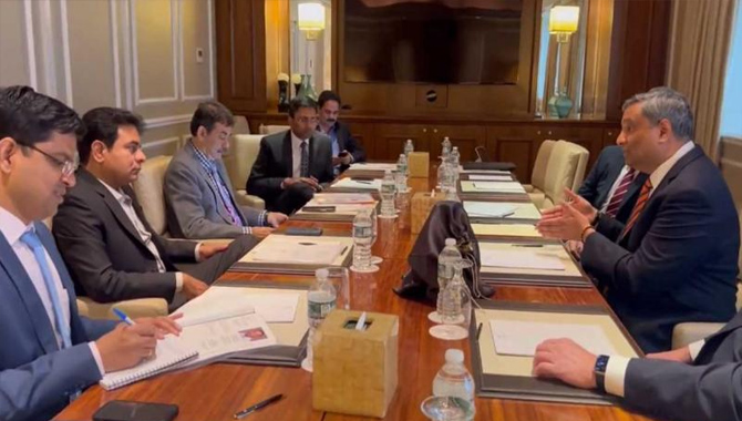 తెలంగాణలో భారీ పెట్టుబడులు.. రూ100 కోట్లతో క్లోవర్టెక్స్