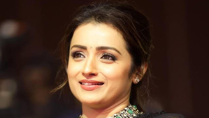 ఆఫ‌ర్ ల  మీద ఆఫ‌ర్ లు  కొట్టేస్తున్న త్రిష