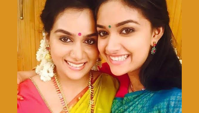 డైరెక్ట‌ర్ గా ఎంట్రీ ఇస్తున్న కీర్తి సురేష్ అక్క‌