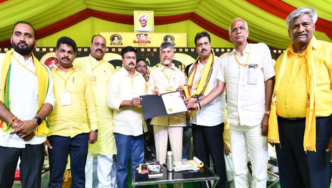మహానాడులో అమెరికా ఎన్నారై టీడిపి నాయకులు