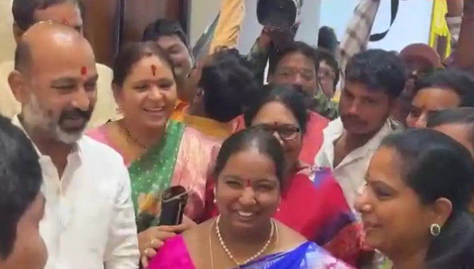 నిజామాబాద్ లో అరుదైన సన్నివేశం