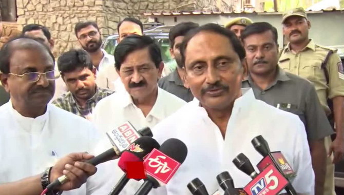 పార్టీ బలోపేతం కోసం కృషి : మాజీ సీఎం