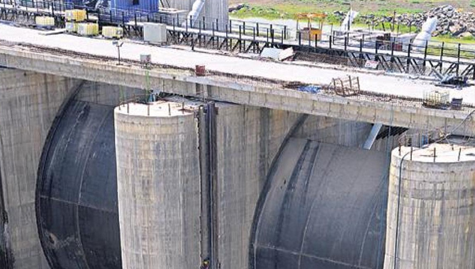 ఏడాది ముందుగానే  పూర్తి చేయాలి : నారాయణ రెడ్డి