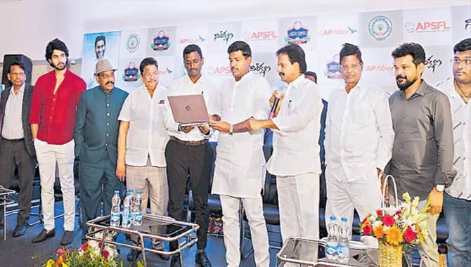 ఫస్ట్ డే ఫస్ట్ షో కార్యక్రమం ప్రారంభం