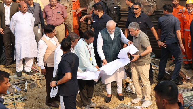 బాధితులకు ప్రధాని మోదీ పరామర్శ