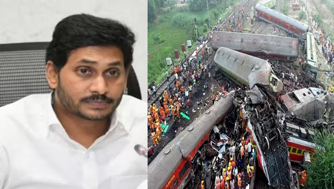 రైలు ప్రమాదంపై సీఎం జగన్ ఉన్నత స్థాయి సమీక్ష