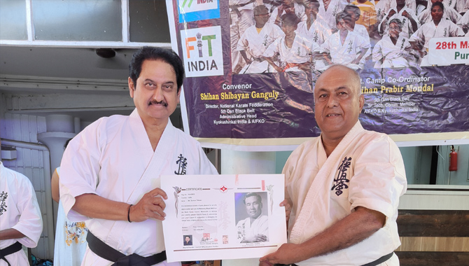 సుమన్‌కు హానరరీ బ్లాక్‌ బెల్ట్‌ సర్టిఫికెట్‌ ప్రదానం