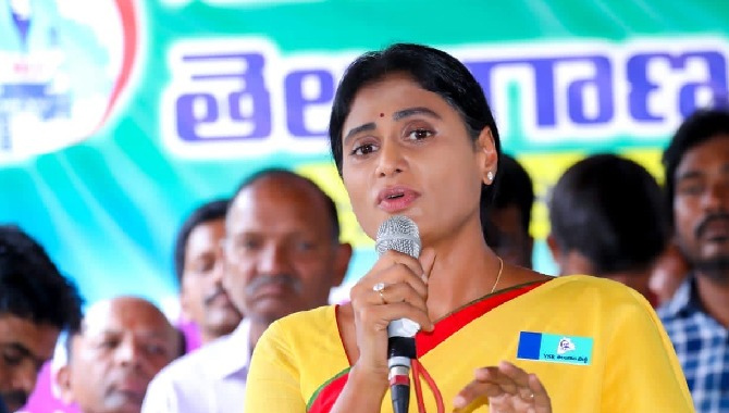 తెలంగాణ భూములన్నీ కాజేస్తున్న కేసీఆర్ సర్కారు.. మండిపడిన షర్మిల