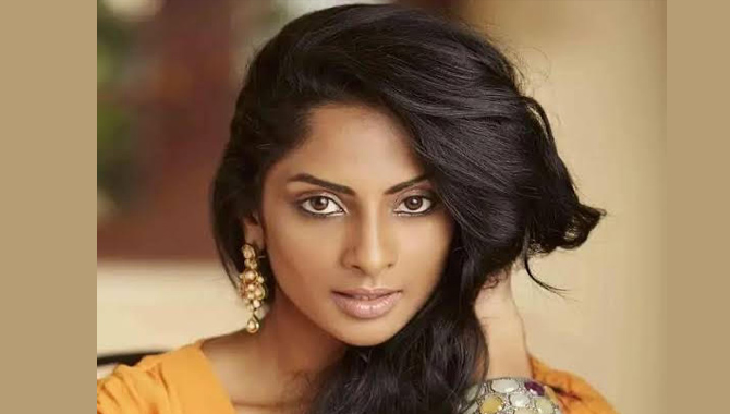 బంప‌రాఫ‌ర్లు కొట్టేసిన శ్రియా రెడ్డి