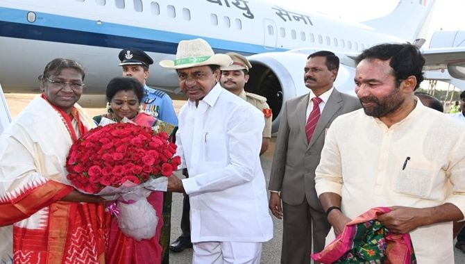 రాష్ట్రపతి ద్రౌపది ముర్ము కు సీఎం కేసీఆర్‌ స్వాగతం