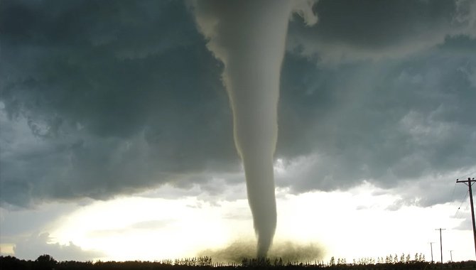 అమెరికాలో టోర్నడోల బీభత్సం