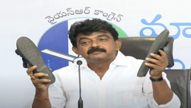 చెప్పులు కాదు.. నీ పార్టీ సింబల్ పోయింది చూస్కో: పవన్‌కు పేర్ని నాని కౌంటర్