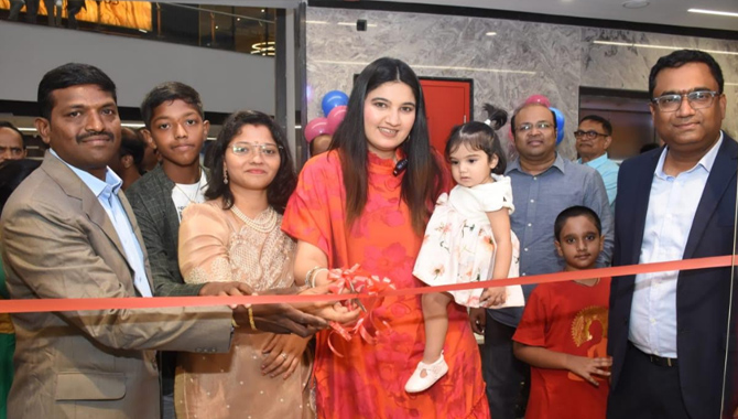 Anam Mirza launch HunyHuny’s first store in Hyderabad at Ashoka One Mall, Kukatpally