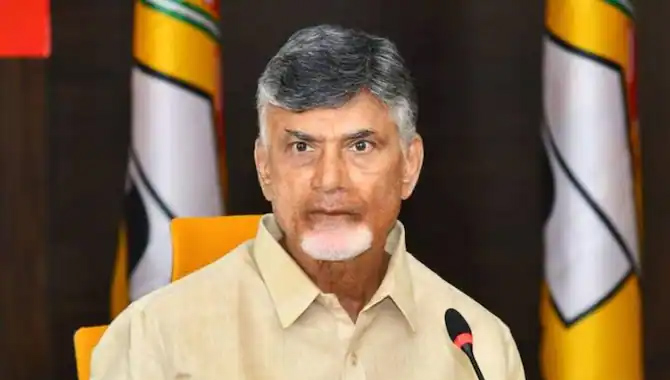 వైసీపీ ప్రభుత్వం అసమర్థత వల్ల పెరుగుతున్న నేరాలు: చంద్రబాబు వైసీపీ ప్రభుత్వం అసమర్థత వల్ల పెరుగుతున్న నేరాలు: చంద్రబాబు