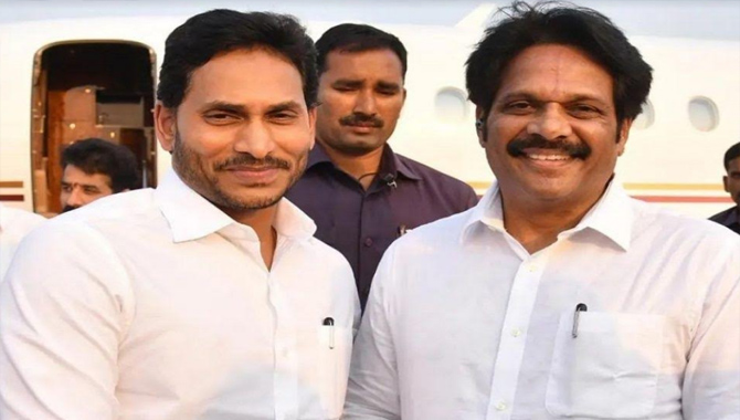 జగన్‌కు ఝలక్ ఇవ్వబోతున్న విశాఖ ఎంపీ..! హైదరాబాద్‌కు మకాం మార్పు!!