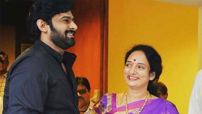 ప్రభాస్ ఫ్యామిలీపై కన్నేసిన వైసీపీ!