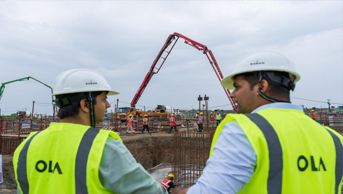 భారతదేశంలో అతిపెద్ద గిగాఫ్యాక్టరీ నిర్మాణాన్ని ప్రారంభించిన ఓలా ఎలక్ట్రిక్ భారతదేశంలో అతిపెద్ద గిగాఫ్యాక్టరీ నిర్మాణాన్ని ప్రారంభించిన ఓలా ఎలక్ట్రిక్