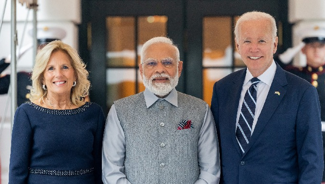వైట్‌హౌస్‌లో ప్రధాని మోదీకి ఘనస్వాగతం.. స్వాగతం పలికిన బైడెన్ దంపతులు