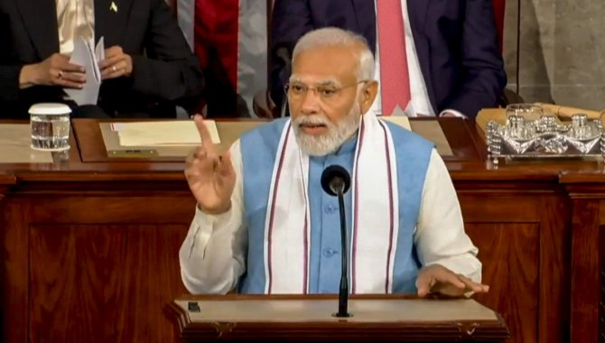 మోదీ ప్రసంగంపై.. యూఎస్ కాంగ్రెస్ సభ్యుల