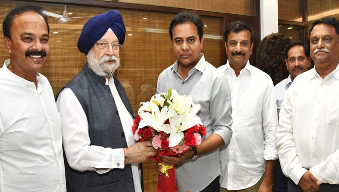 కేంద్ర మంత్రి హార్దిక్ సింగ్ పూరిని కలిసిన మంత్రి కేటీఆర్