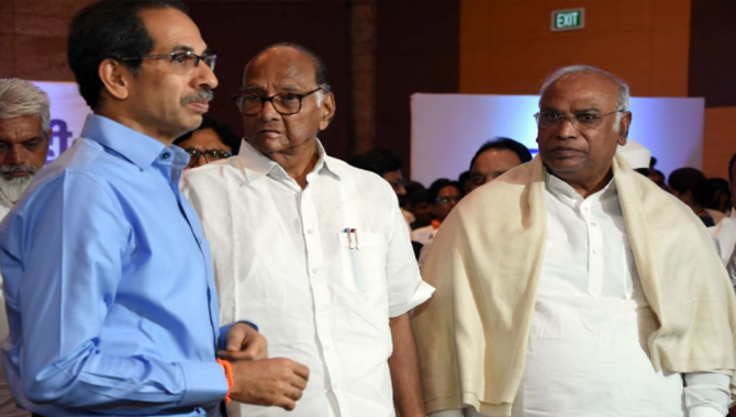 జనం బాటలో..