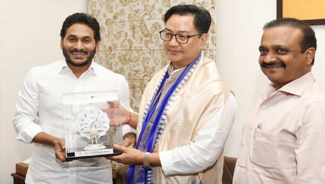 సీఎం వైఎస్ జగన్ తో కేంద్ర మంత్రి రిజిజు భేటీ