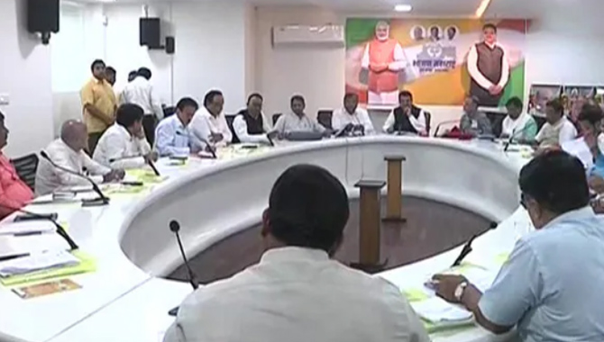 మహా ‘కమలం’ కల్లోలం..