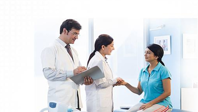 ఎన్ఆర్ఐలకు హెల్త్ కార్డులు ఇవ్వాలి