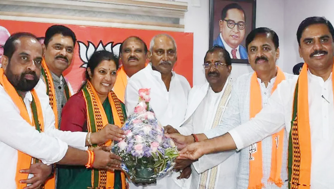 ఏపీ బీజేపీ అధ్యక్షురాలిగా బాధ్యతలను స్వీకరించిన పురందేశ్వరి